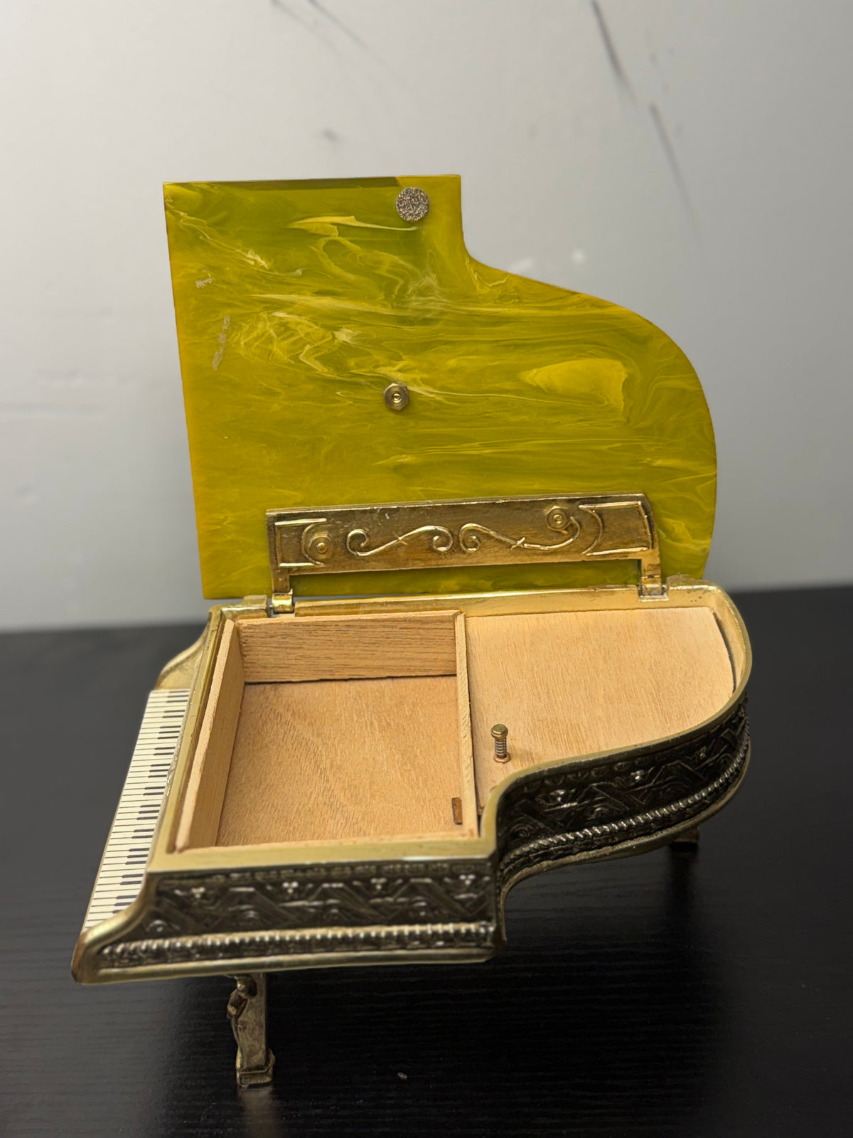 Vintage 1930 Thorens Piano Music Box Bakelite Lid